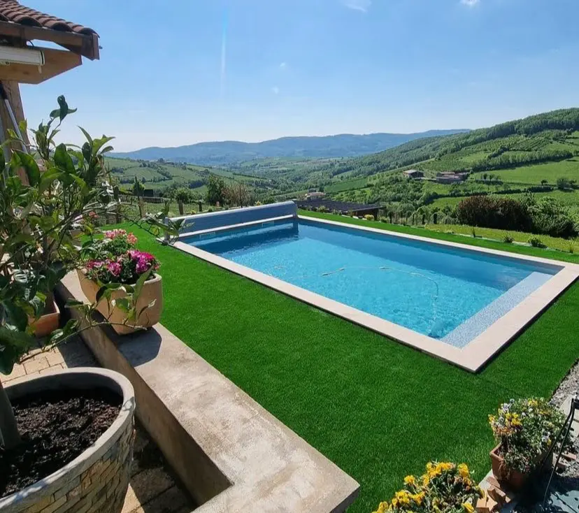 aménagement extérieur autour d'une construction piscine Rhône